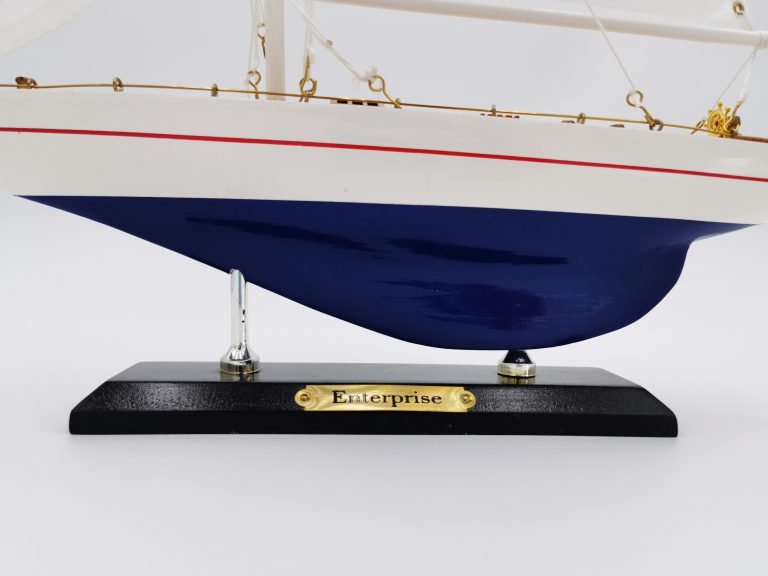 Maqueta Velero Enterprise Montada 52,5×38,5×5,5cm Nauticalmania